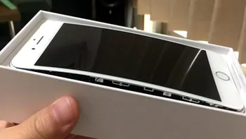Apple confirmă că iPhone 8 are probleme cu bateriile care se umflă