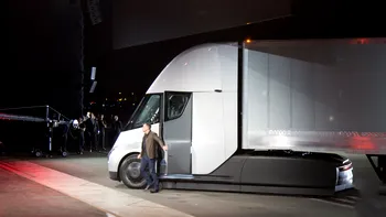 Primul camion electric al Tesla e superb