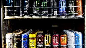 Energizantele care te țin treaz de Black Friday fac mult mai rău decât crezi