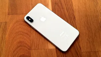 Apple a confirmat cea mai tristă conspirație: îți încetinește iPhone-ul ca să nu se închidă