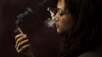De ce creierul tău devine dependent de nicotină și, implicit, fumat