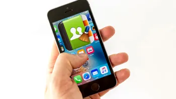 Cum ștergi contactele duplicate pe iPhone sau le combini