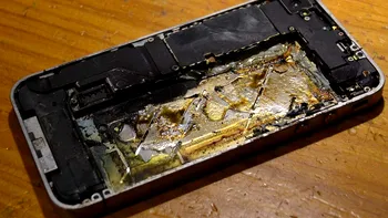 O baterie de iPhone a explodat când a fost mușcată, fără să surprindă pe nimeni