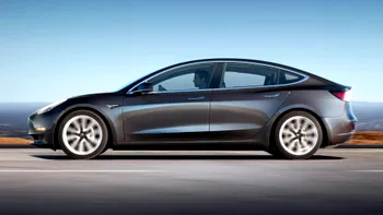 Tesla cheamă în service zeci de mii de mașini cu probleme
