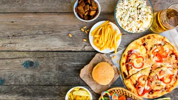 Pizza congelată și dulciurile ți-ar putea aduce nu doar calorii, ci și cancer