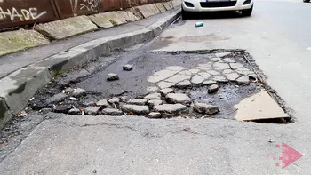 Ce se strică la mașină când dai în gropile din București