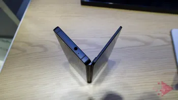 Huawei se chinuie să lanseze un telefon pliabil înaintea Samsung