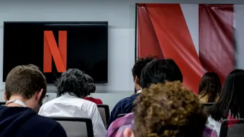 Românii fac binging pe Netflix împreună cu animalele de companie