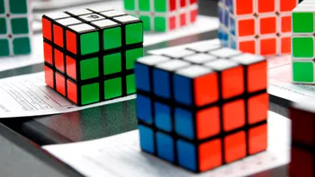 Robotul care rezolvă un cub Rubik mai repede decât orice om