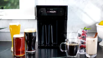 Aparatul cât o cafetieră care face bere și pe care ai vrea să-l ai