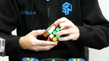 Tânărul care a stabilit un nou record mondial la cubul Rubik