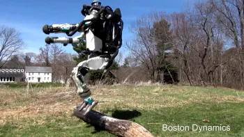 VIDEO Cel mai nou robot Boston Dynamics se ia la întrecere cu tine