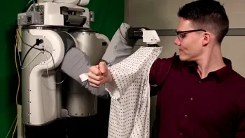 Robotul care te îmbracă ar putea fi ajutorul perfect în spitale