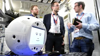 De ce trimite Elon Musk în spațiu un robot cu inteligență artificială