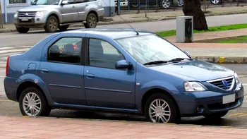 Cum iei Dacia Logan cu aproape 1.000 de euro de la ANAF