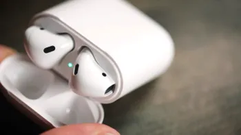 Cum încearcă Apple să te facă să uiți de căștile cu fir pe iPhone