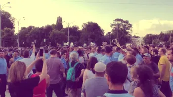 Protest în București: Kovesi, “adusă” în piață, protestatari ridicați de jandarmi [VIDEO LIVE]