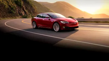 Tesla se vinde mai bine decât Mercedes și motivul e evident