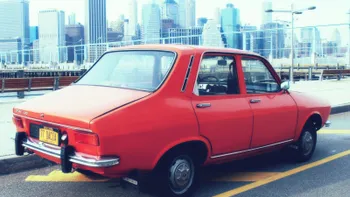 Dacia de New York: ce caută mașina românilor în America