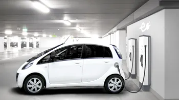 Ai ce cumpăra, dar n-ai unde să încarci: de ce are UE o problemă cu stațiile de încărcare a mașinilor electrice