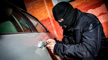 9 moduri prin care reușești să îți ții mașina în siguranță