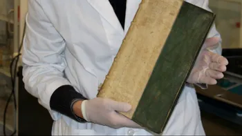 Cărți otrăvite, vechi de câteva secole, descoperite într-o bibliotecă