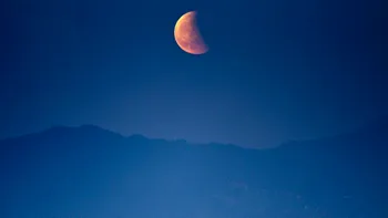 Eclipsa istorică de Lună pe care trebuie s-o vezi în seara asta