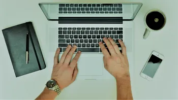 Mai multe companii, acuzate că simulează inteligența artificială