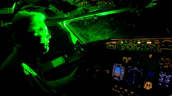 De ce e o idee cât se poate de proastă să îndrepți lasere către avioane