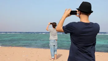 Cum să te bucuri de vacanța asta fără să stai lipit de telefon