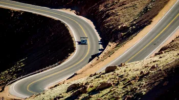 VIDEO Cursa făcută de Volkswagen la Pikes Peak a fost mai nebunească decât credeai