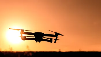 Aeroport închis din cauza unor idioți cu drone