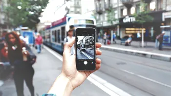 Smartphone-urile au ucis fotografia, susține un regizor celebru