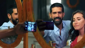 Huawei îți arată reclame mincinoase ca să-i cumperi noul telefon