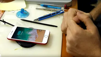 Cum pui încărcare wireless pe un iPhone, deși poate n-ar trebui