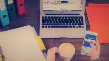 Laptop sau smartphone? Ce preferă românii să folosească