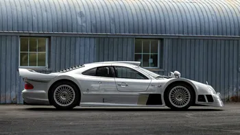 Un Mercedes-Benz AMG CLK GTR ar putea fi vândut la un preț record