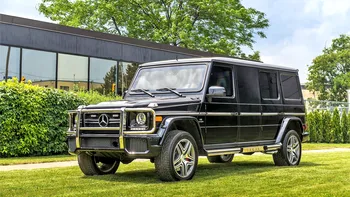 Această limuzină Mercedes ascunde în interior o sufragerie hi-tech