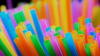 Plasticul biodegradabil a devenit realitate: din ce este făcut
