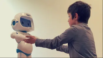 Robotul care îi ajută pe copiii cu autism să se integreze