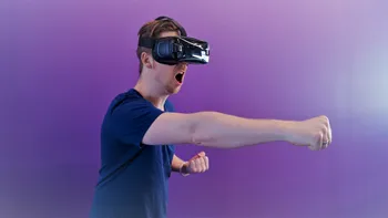 Microsoft nu mai face cască VR, că nu era la fel de bună ca Oculus