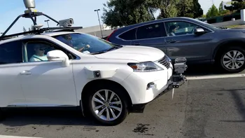 Prima mașină autonomă Apple implicată într-un accident