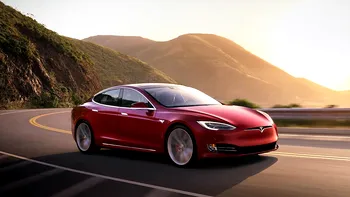 Un nou accident grav provocat de o Tesla Model S: nu era nimeni la volan