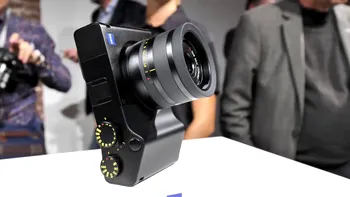 Camera de top cu Android, disponibilă pentru precomandă: ce oferă Zeiss ZX1 full-frame