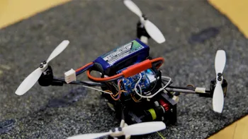 Roboții zburători care pot căra greutăți mult mai mari decât corpul lor