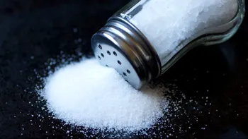 Sarea de bucătărie cu plastic e pericolul pentru sănătate la care să fii atent