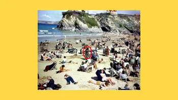 Dacă vezi un tip cu un telefon în această poză din 1943, uită-te mai atent