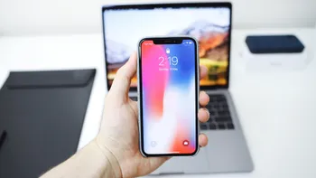 Apple recunoaște că a dat-o de gard: De ce îți schimbă iPhone X și MacBook Pro