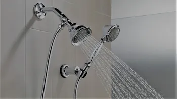 Dacă folosești dușul, trebuie să știi ce pericole pentru sănătate ascunde