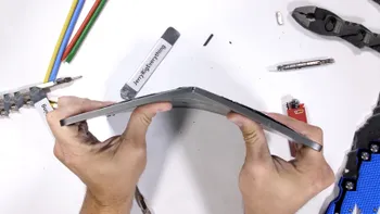 Apple vine cu o scuză penibilă pentru iPad Pro îndoit în cutie